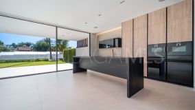 Villa for sale in Atalaya de Rio Verde, Nueva Andalucia