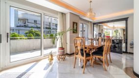 Apartamento en venta en Playa de la Fontanilla, Marbella Ciudad