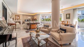 Apartamento en venta en Playa de la Fontanilla, Marbella Ciudad