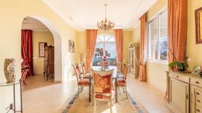 Villa for sale in Altos de Estepona