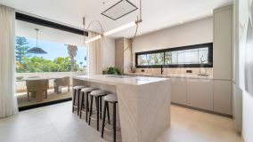 Villa en venta en Rocio de Nagüeles, Marbella Golden Mile