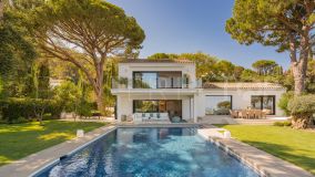 Villa contemporánea de lujo con impresionantes vistas al mar y a la montaña en El Madroñal, Benahavís