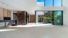 Villa for sale in Vilas 12, Marbella Golden Mile