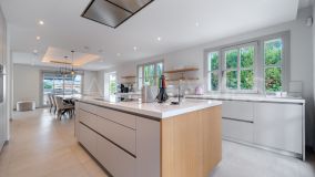 Villa for sale in Los Naranjos Golf, Nueva Andalucia