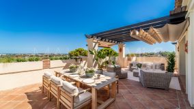Zweistöckiges Penthouse zu verkaufen in Los Capanes del Golf, Benahavis