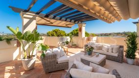 Zweistöckiges Penthouse zu verkaufen in Los Capanes del Golf, Benahavis