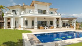 Villa en venta en Los Arqueros, Benahavis