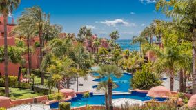 Ground floor apartment in an exclusive beachfront community of Torre Bermeja, Estepona