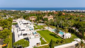 Villa for sale in Atalaya de Rio Verde, Nueva Andalucia
