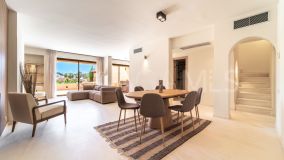 Zweistöckiges Penthouse zu verkaufen in La Cartuja del Golf, Estepona Ost