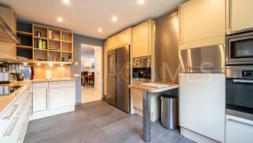 Zweistöckiges Penthouse zu verkaufen in Marina Puente Romano, Marbella Goldene Meile