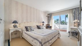 Zweistöckiges Penthouse zu verkaufen in Marina Puente Romano, Marbella Goldene Meile