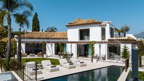 Villa for sale in El Herrojo, Benahavis