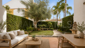 Adosado en venta en Azalea Beach, Marbella - Puerto Banus