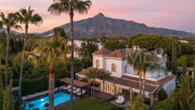 Villa for sale in Aloha, Nueva Andalucia