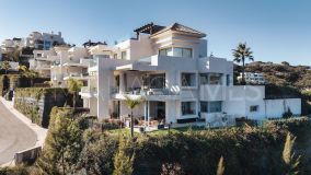 Tvåvåningslägenhet for sale in Marbella Club Hills, Benahavis