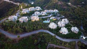 Zweistöckiges Penthouse zu verkaufen in Marbella Club Hills, Benahavis