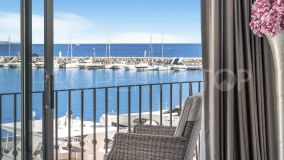 Impresionante apartamento en primera línea, con espectaculares vistas al mar y la montaña en Puerto Banús