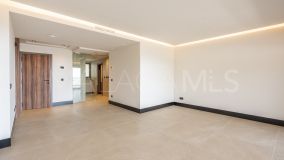 Apartment for sale in Marbella Lake, Nueva Andalucia