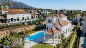 Villa for sale in La Cerquilla, Nueva Andalucia