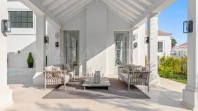 Villa for sale in La Cerquilla, Nueva Andalucia