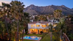 Elegante villa familiar ubicada en Sierra Blanca, una de las urbanizaciones más lujosas y prestigiosas de Marbella