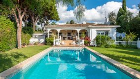 Classic-style villa in Marbella East, very close to the beach