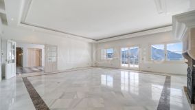 Villa for sale in El Madroñal, Benahavis