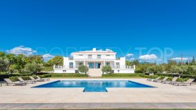 Modern mansion on a very extensive plot next to Guadalmina Alta
