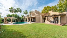Villa in the heart of the Golden Mile and just a few steps from the beach