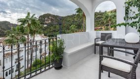 Duplex penthouse with 3 bedrooms for sale in Benahavis Centro