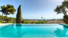 Villa en venta en Elviria, Marbella Este