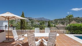 Villa for sale in Los Arqueros, Benahavis