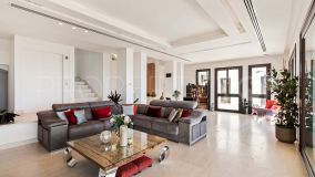 5 bedrooms villa in Los Altos de los Monteros for sale