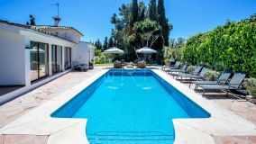 Villa for sale in Linda Vista Baja with 8 bedrooms