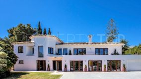 Villa for sale in Linda Vista Baja with 8 bedrooms
