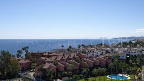 Fantastic Fully renovated 3 bedroom duplex penthouse front line beach