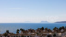 Fantástico ático dúplex en primera línea de playa en Guadalobon, Estepona Oeste