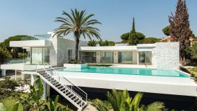Spectacular, very bright villa next to one of the sandiest beaches in Marbella.