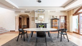 Villa en venta en Nueva Andalucia, Marbella