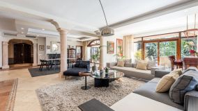 Villa en venta en Nueva Andalucia, Marbella