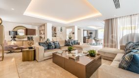 Villa en venta en Rio Verde Playa, Marbella Golden Mile