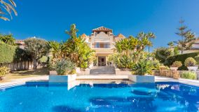 Villa for sale in Las Chapas, Marbella Öst