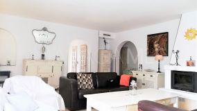 Villa en venta en Nueva Andalucia, Marbella