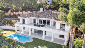 Villa for sale in Torre Real, Marbella East