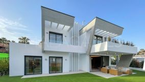 Villa en venta en Nueva Andalucia, Marbella