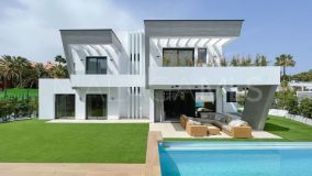 Villa en venta en Nueva Andalucia, Marbella