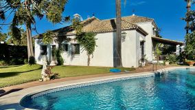Villa en venta en Cortijo Blanco, San Pedro de Alcantara
