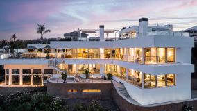 Villa for sale in El Herrojo, Benahavis