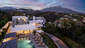 Villa for sale in El Herrojo, Benahavis